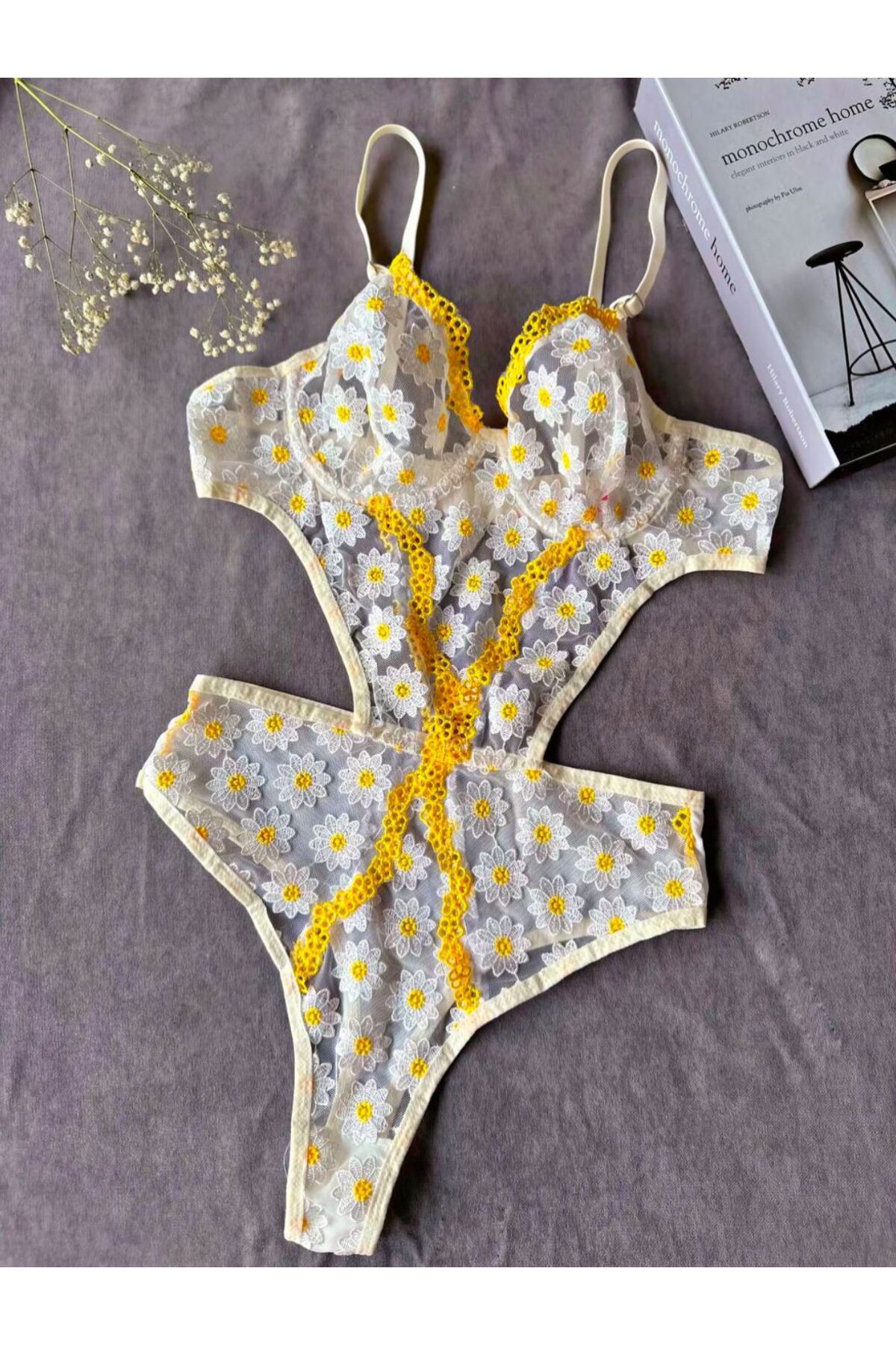 سرهمی شورت و سوتین گلدوزی زنانه